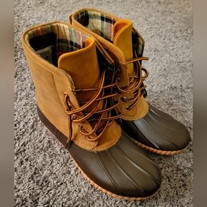 MarleyLilly Duckboot Plaid size 8